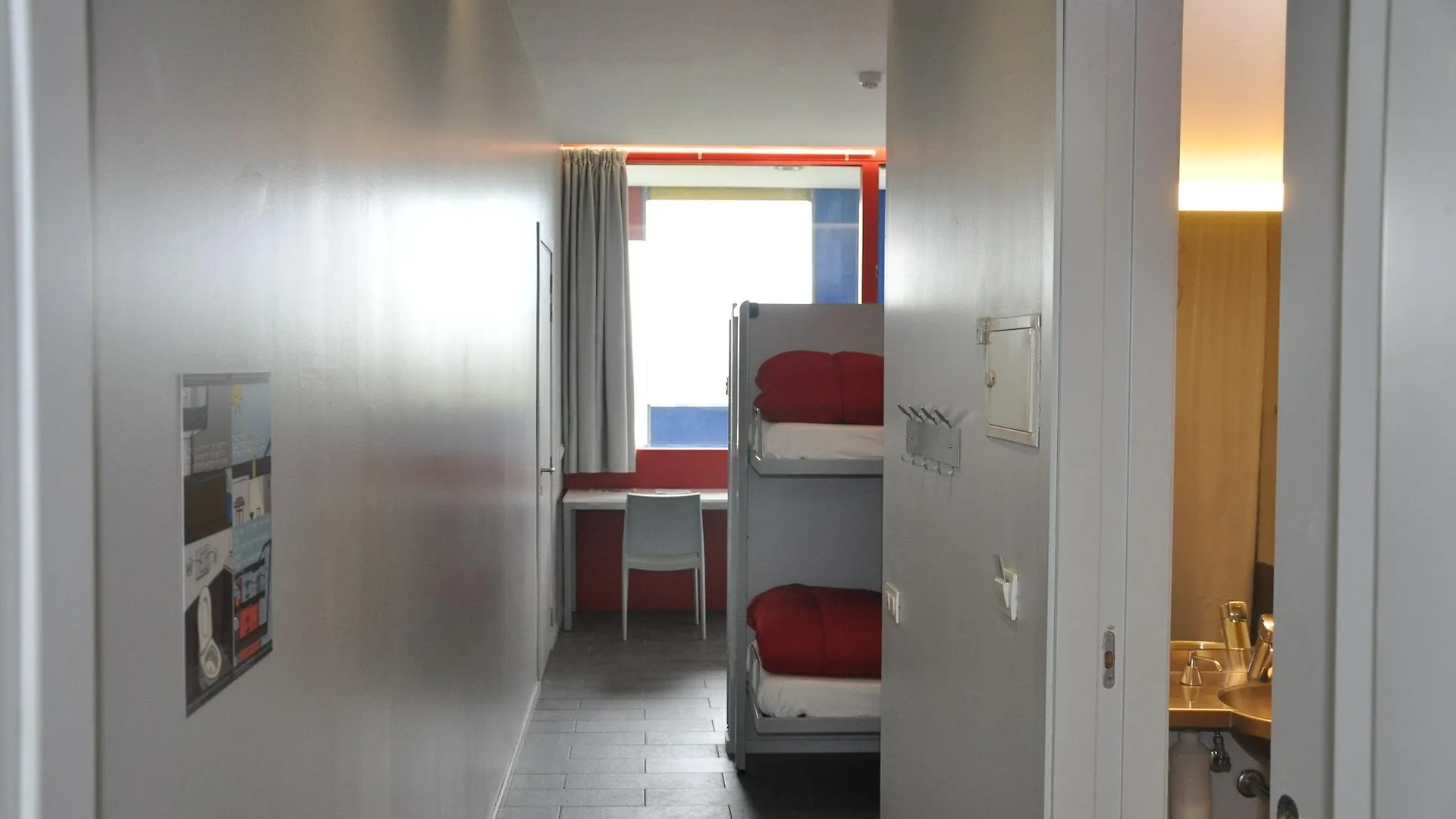 Centre Esplai Albergue El Prat de Llobregat Hostel