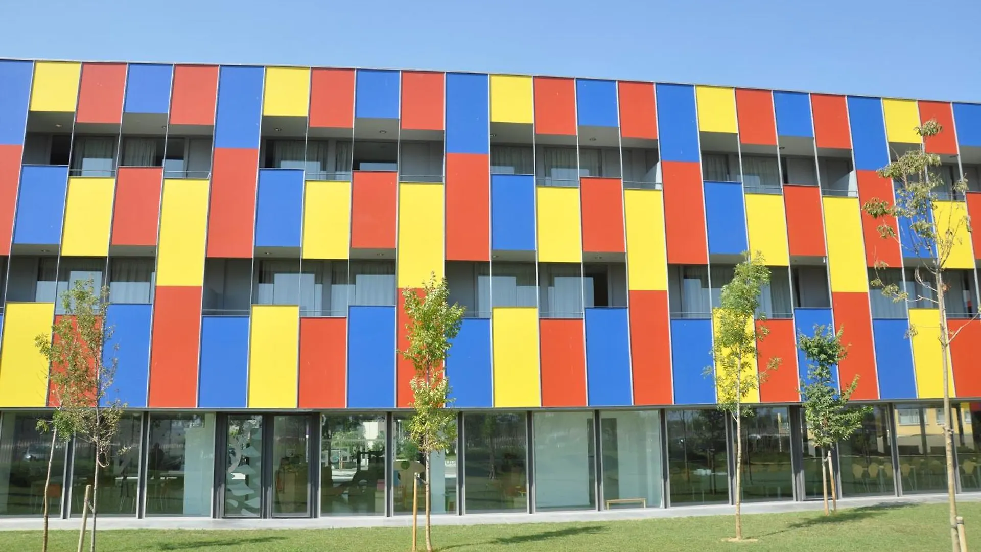 Centre Esplai Albergue El Prat de Llobregat Hostel