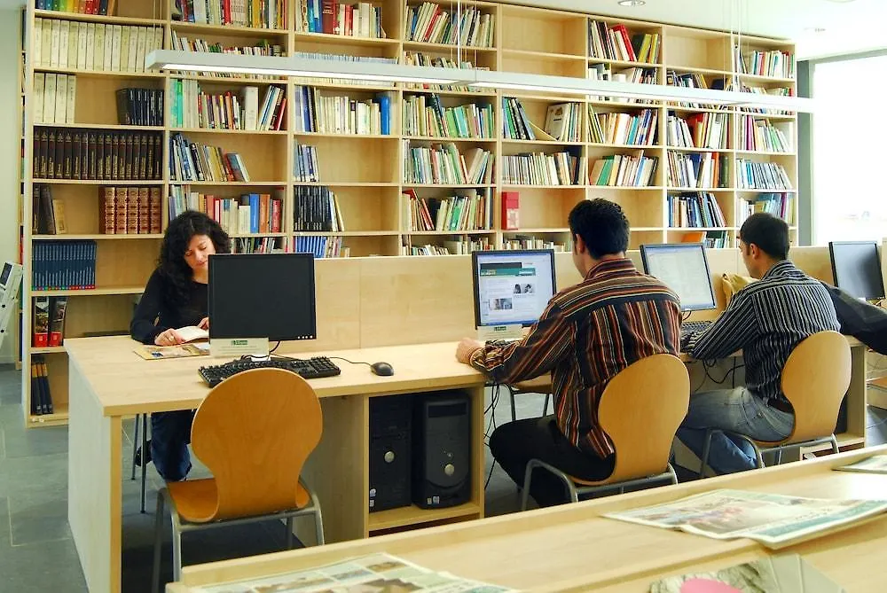 Centre Esplai Albergue El Prat de Llobregat Hostel